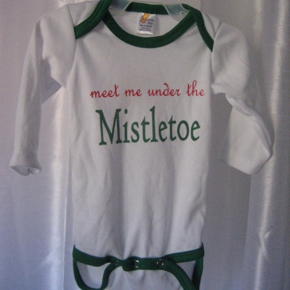 Meet me under the Mistletoe Infant Unisex One Piece Bodysuit Cotton Sz 12-18M NW - Picture 1 of 5